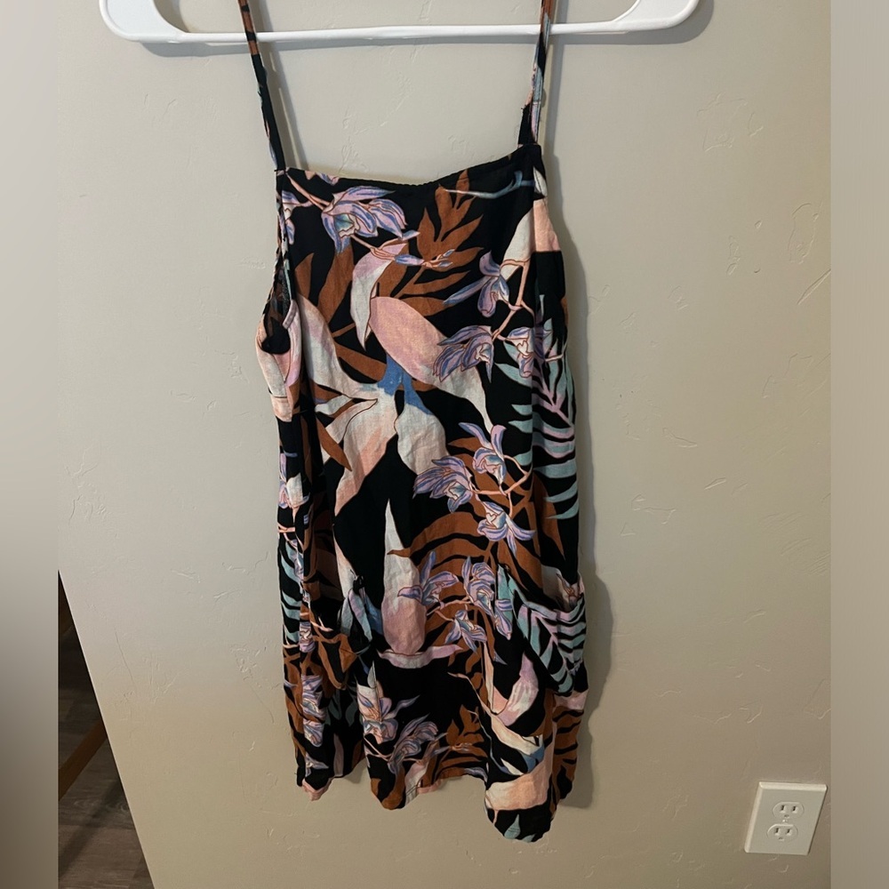 Longer Billabong Top! So cute and perfect for summer